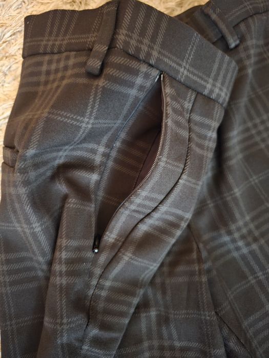 Vand pantaloni de la Zara