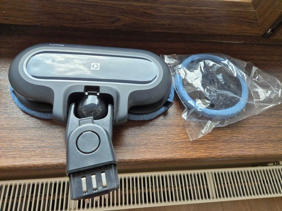 Electrolux NOU Perie Turbo multisuprafete & PowerPro Mop cu lumina LED
