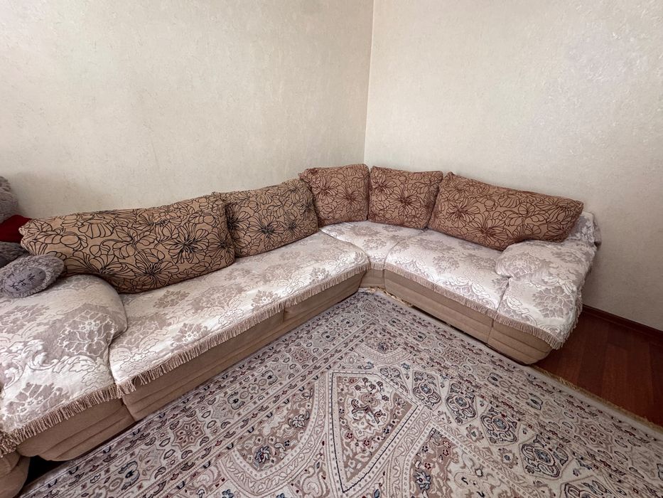 Продам диван раскладной . Уступлю