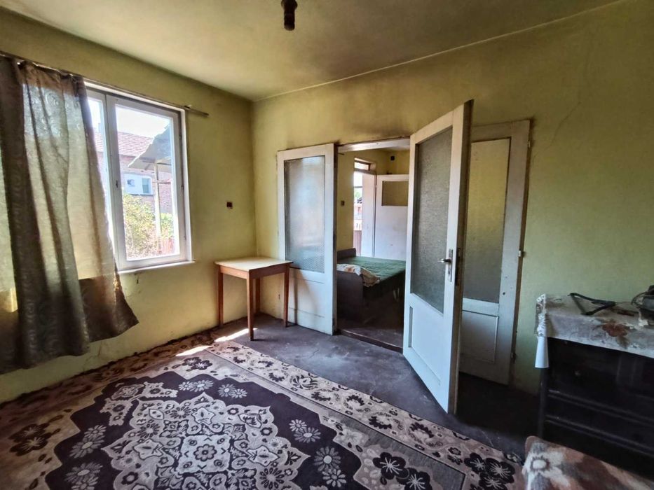 Продавам къща в Козар Белене в близост до Левски !