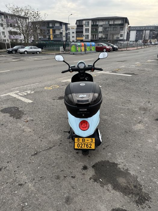 Scuter RDB BLUE BERRY 50cc, 4 timpi, Topcase GIVI, 2 Casti, 4000Km