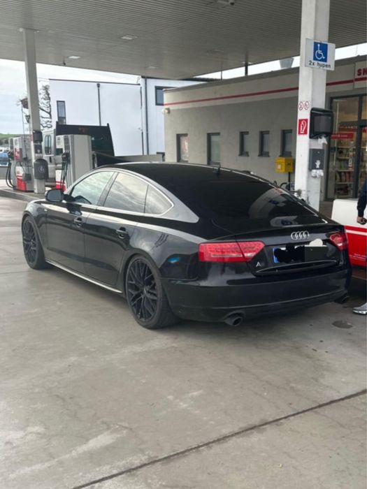 Audi A5 quattro.