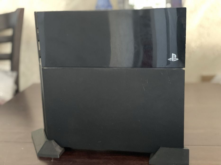 Playatation 4 с две игри