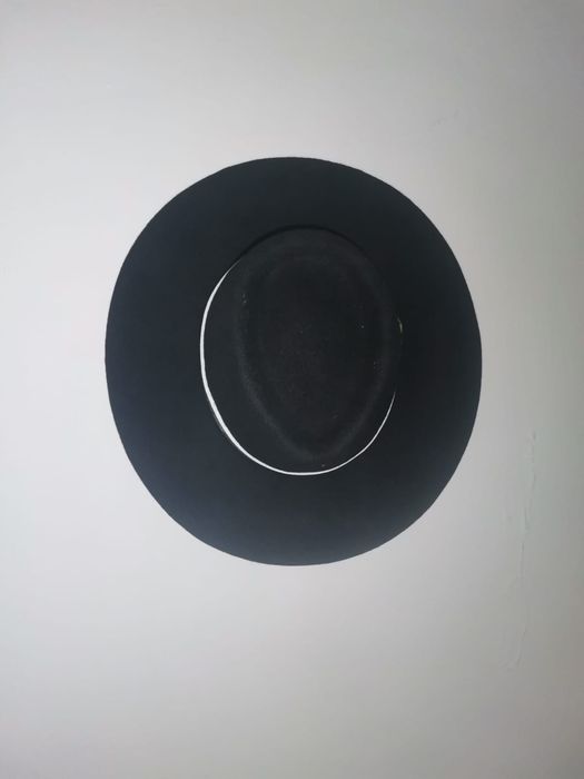 Vând pălării noi DĂDÂRLAT