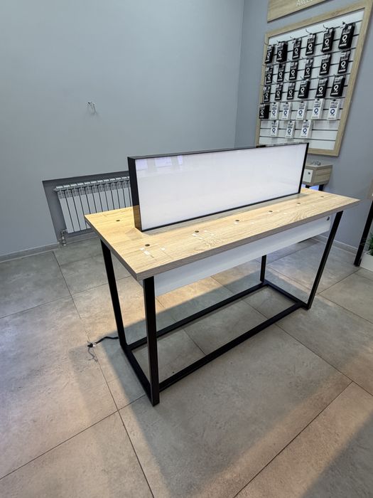 Продается стол, стойка