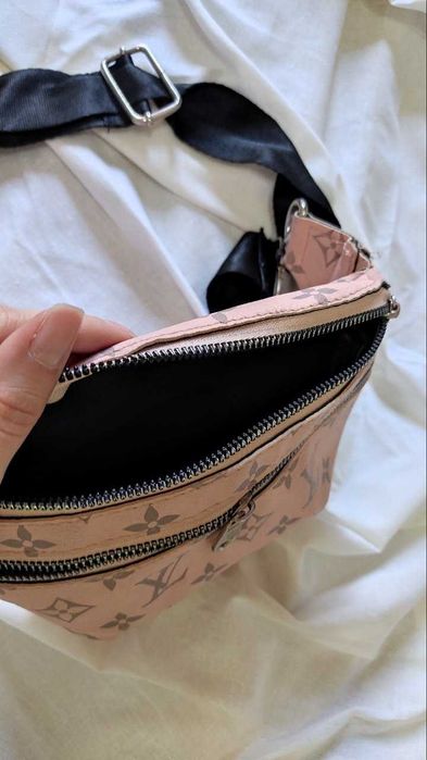 Сумка бананка Louis Vuitton, нагрудная / поясная сумка