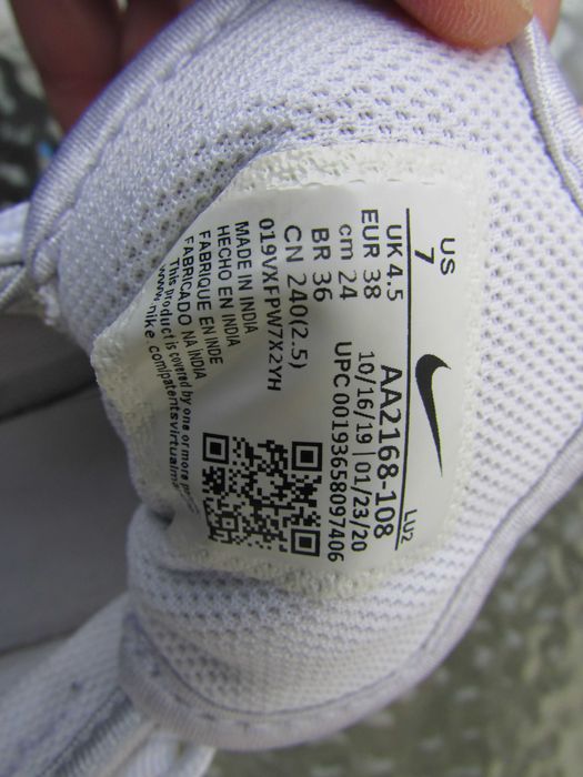 Дамски маратонки Nike Air Max Axis