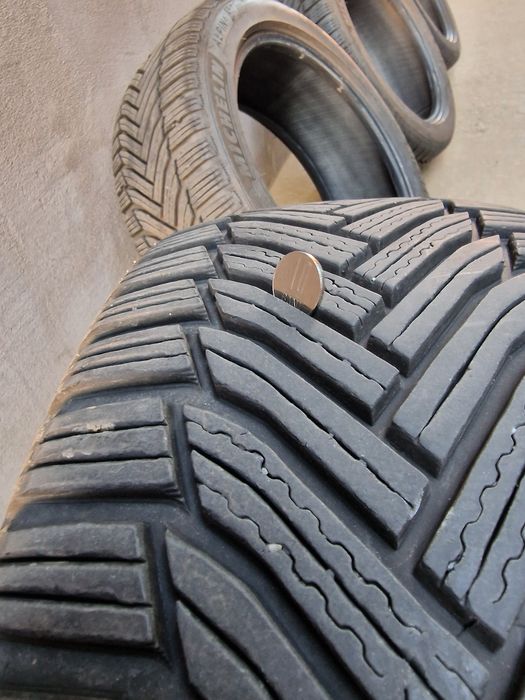 Vând 4 anvelope de iarnă Michelin Alpin 6 – 225/45 R17