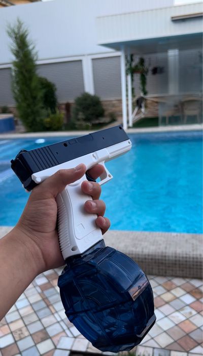 Водяные пистолеты