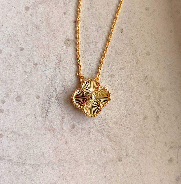 Дамско колие с детелина от бяло злато - Van Cleef & Arpels VCA