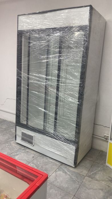 Холодилньик витринный