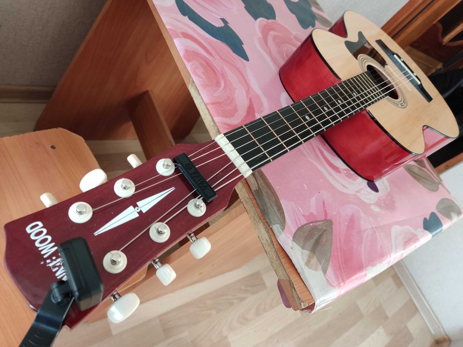 Акустическая гитара