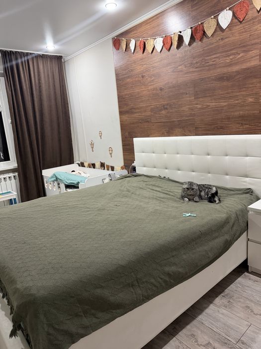 Продам кровать с матрасом 160х200