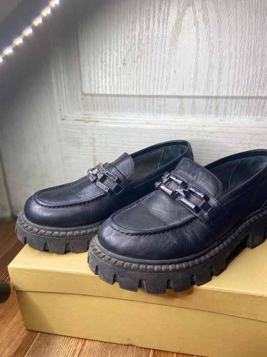 Школьные туфли.