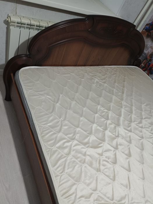 Продам спальный гарнитур