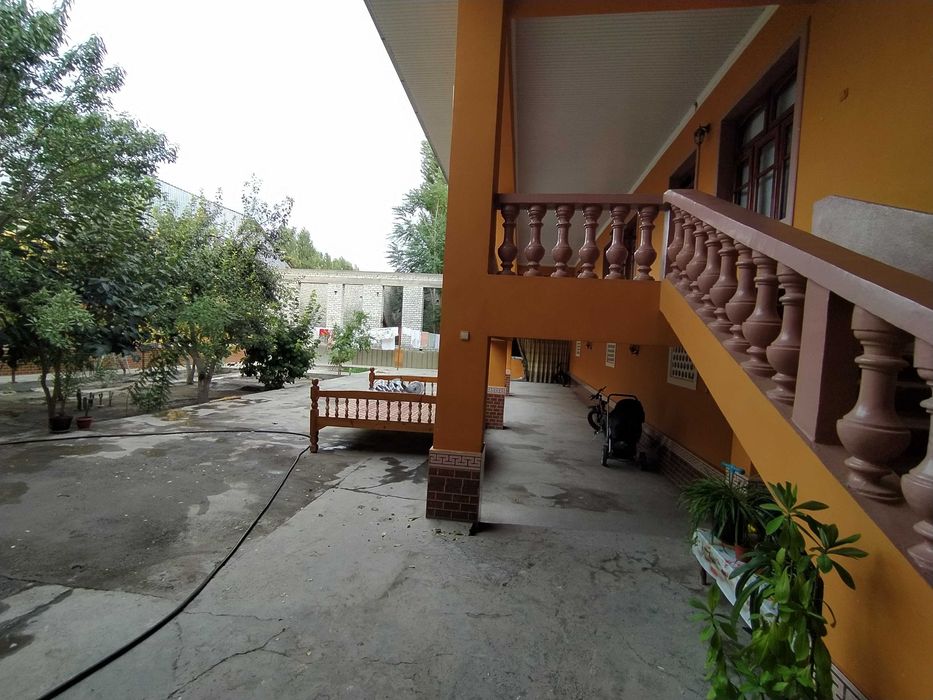 Кукон шахрида 6,5 сотхлик ховли жой сотилади яшаш Учун 6 уй таёр