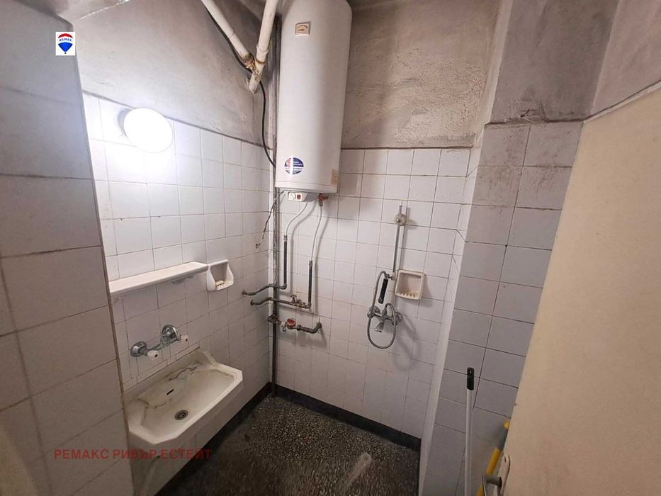 Продава се Тристаен апартамент в Русе, Център - 92 кв.м за 1793 €/кв.м - Снимка #12