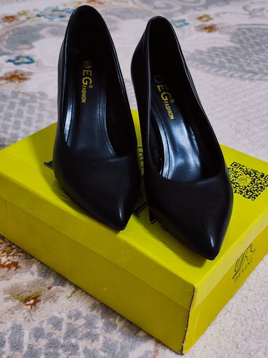 Продам женские туфли