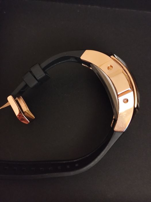 Продам наручные мужские часы.