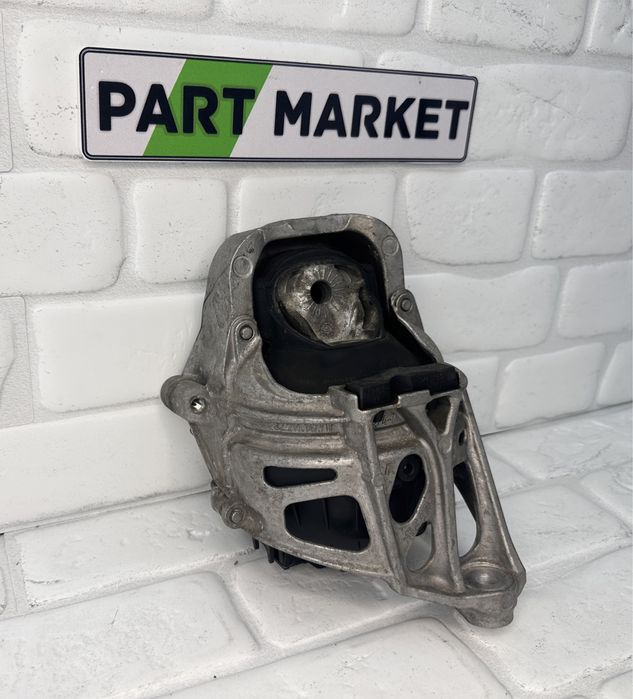 Ляв Тампон Двигател AUDI A6 A7 Q7 4M0199371FF