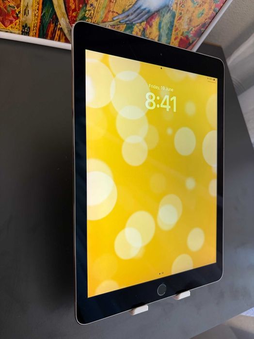 Apple iPad Pro 1gen A1673 9.7' 128 GB WiFi / Gray [4GB RAM]