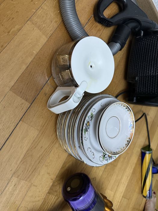 Посуда ,тарелки и рюмки