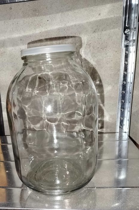 Продавам стъклени буркани