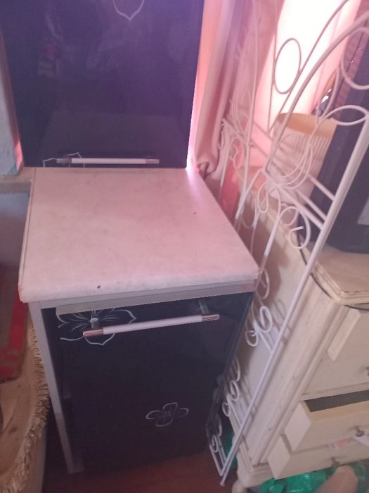 Продам кресла, кухонные шкафы