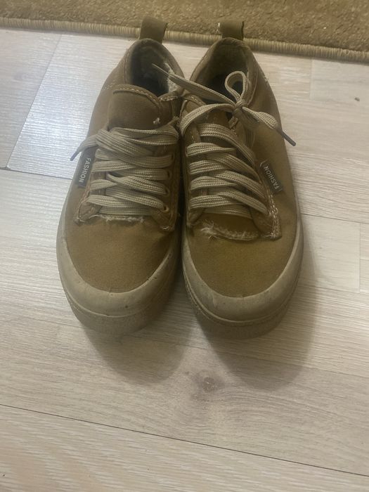 Кроссовки для девочки утепленные