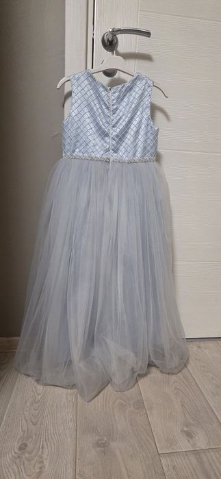 Официална маркова рокля 6-7 г.