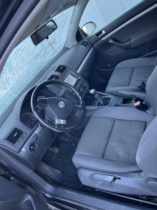 Vând volkswagen golf 5