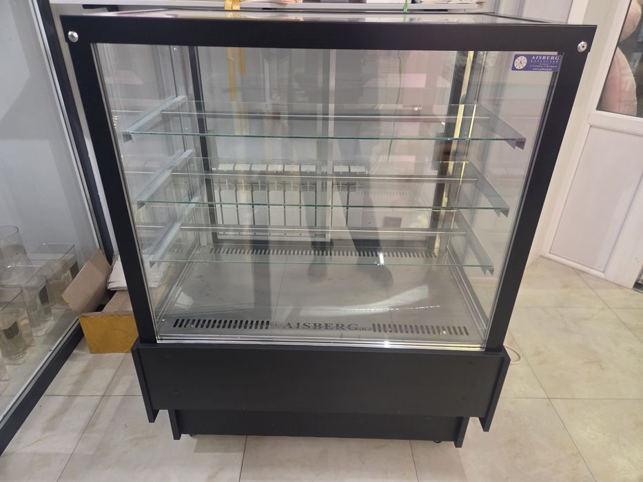 Продам витринный холодильник