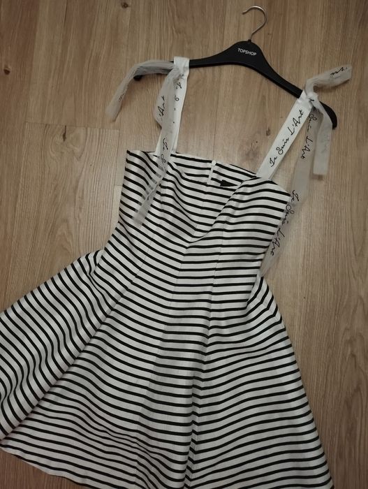 Рокля с презрамки Avin