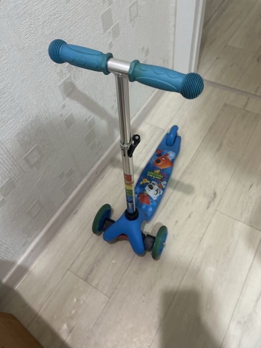 Продам самокат 3-х колесный