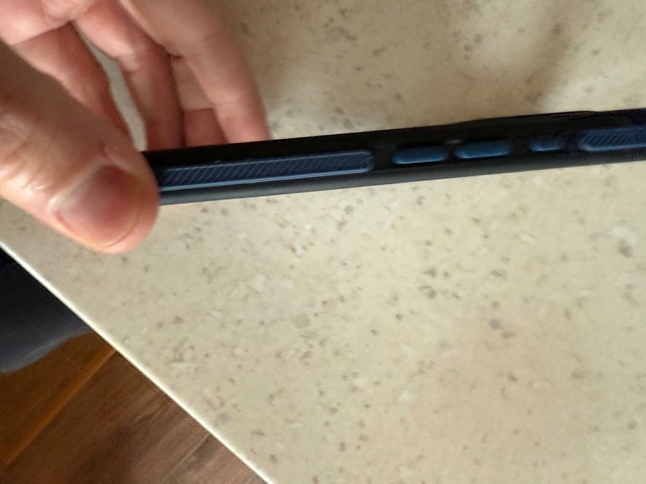 Продавам силиконов калъф за Iphone 16 Pro нов