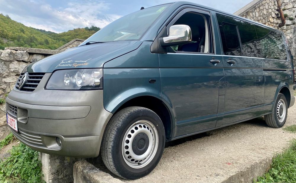 VOLKSWAGEN Caravelle