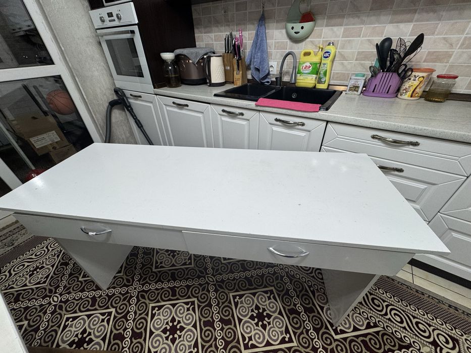 Продам маникюрный стол