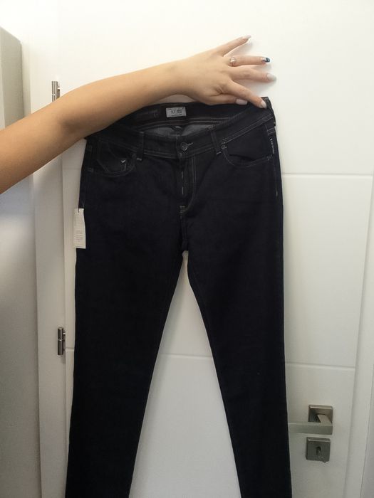 Blugi Armani mărimea 27 de dama