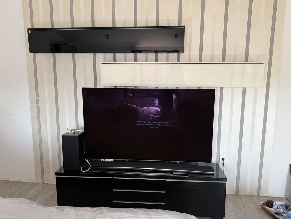 Vand comoda pt TV ikea cu dulapuri duspendate