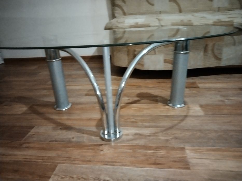 Продам стол журнальный