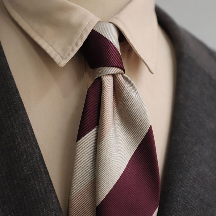 "Будь на шаг впереди стильный галстук для студента"