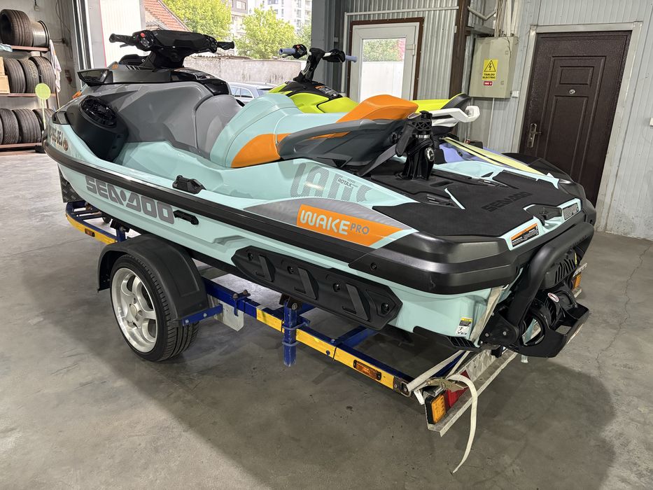 Vand skijeturi wake 230 si spark trixx 3