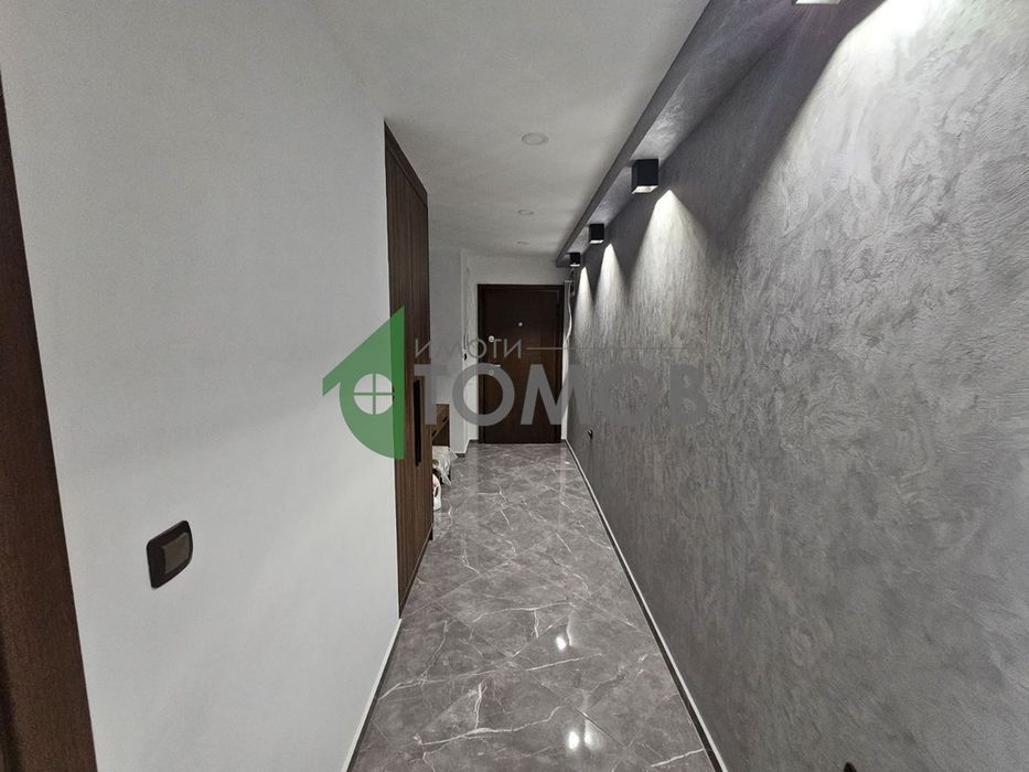 Луксозно обзаведен тристаен апартамент в Топ Център