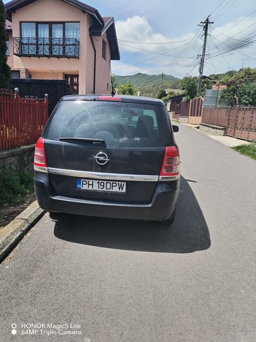 Vând Opel Zafira B din 2011