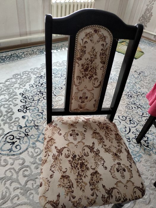 Стол стуля гостинной