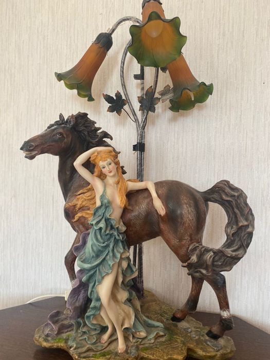 Светильник “Девушка и Конь” — с 3 лампочками!
