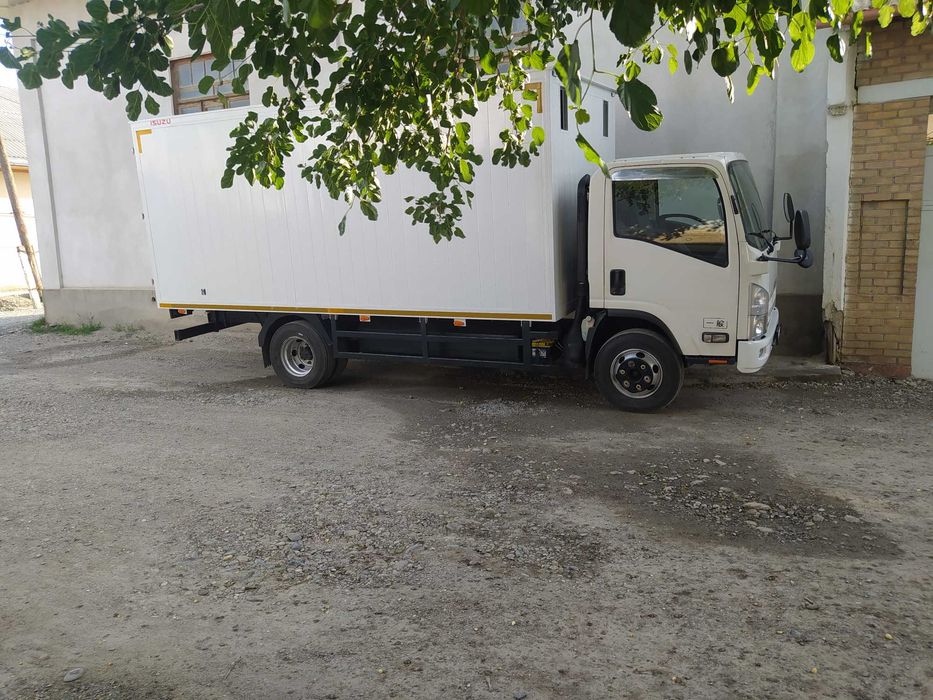 Isuzu furgon CNG NPR82