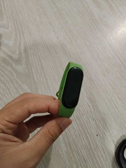 продам часы mi band 6