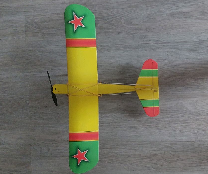 Радиоуправляемый самолет