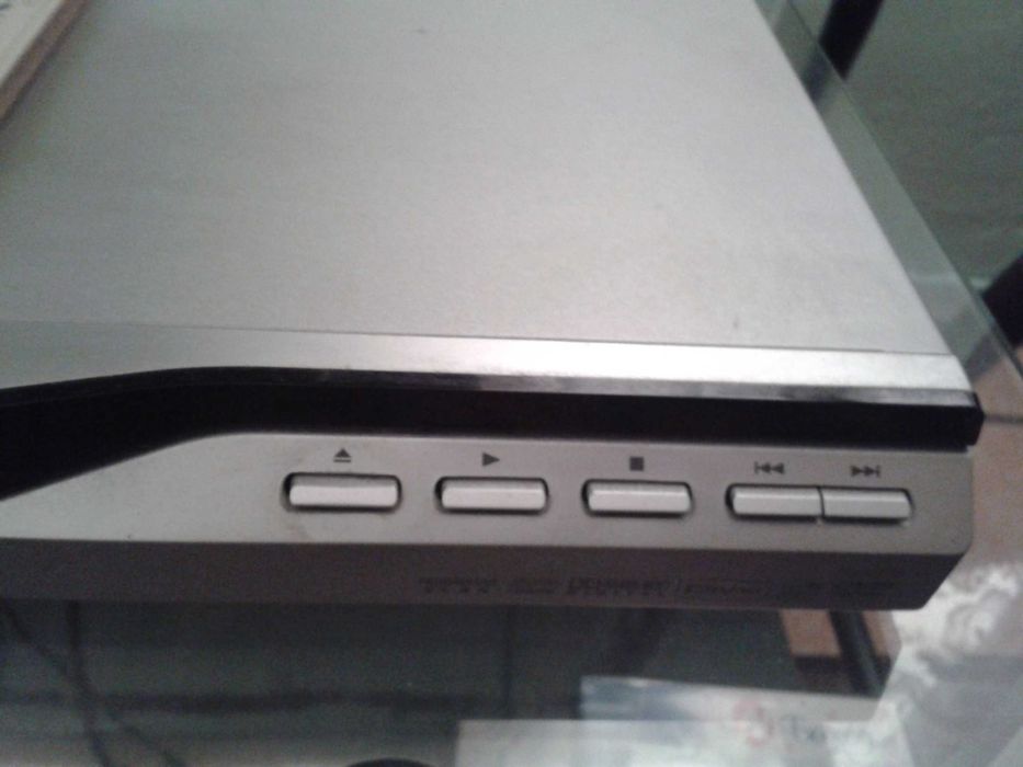 DVD ПЛЕЙЪР -LG С дистанционно+ подарък